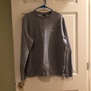 like new NIKE crewneck sweatshirt